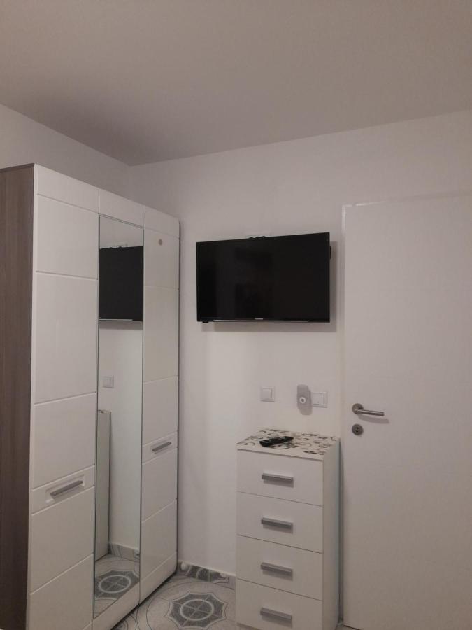 Apartments Donella ウマグ エクステリア 写真