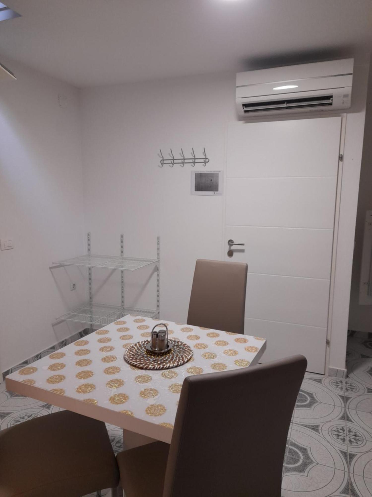 Apartments Donella ウマグ エクステリア 写真